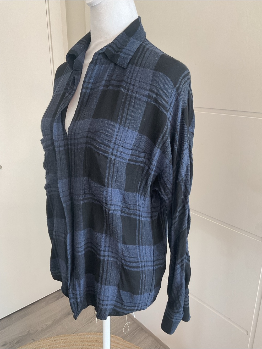 Vince Black & Blue Heathered Lightweight Plaid  Pullover blouse . - Picture 6 of 10